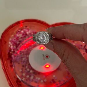 A magnificent and brilliant ring zirconia